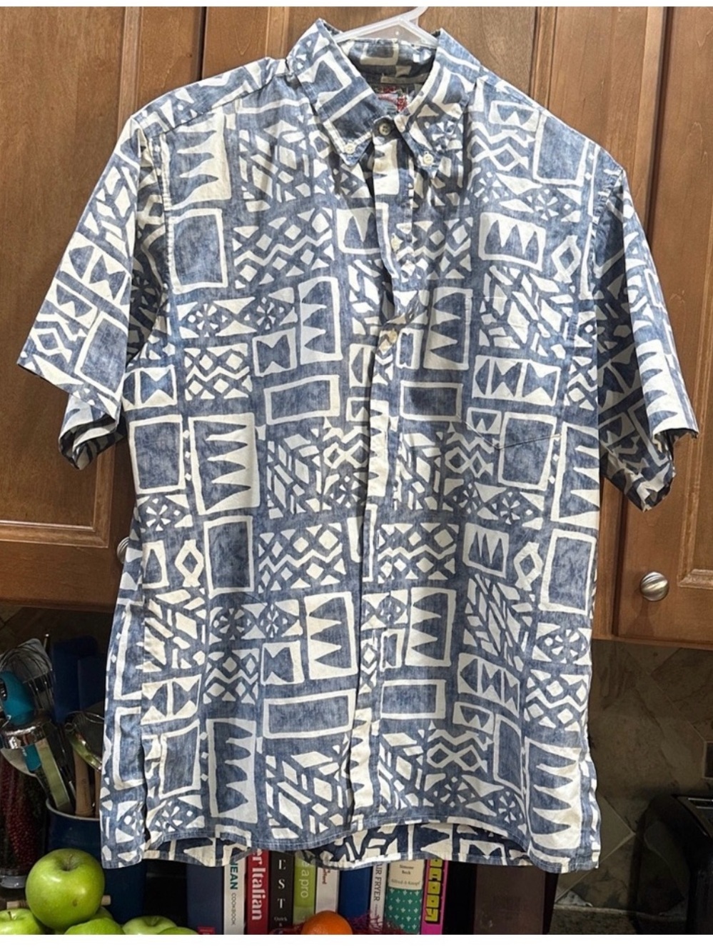 Reyn Spooner Classic Blue and White Short-Sleeve Button-Up Shirt, size large